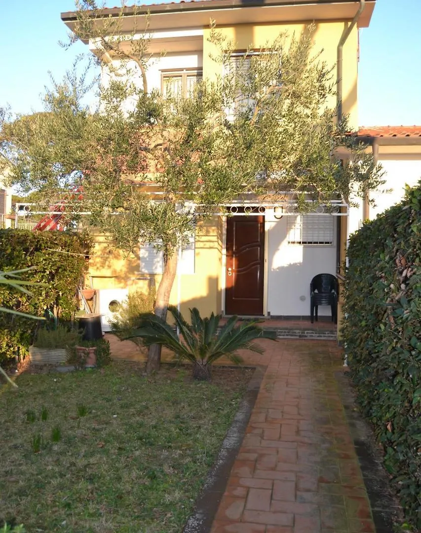 Stella Marina Apartament Villa Tirrenia 0*,  Italy