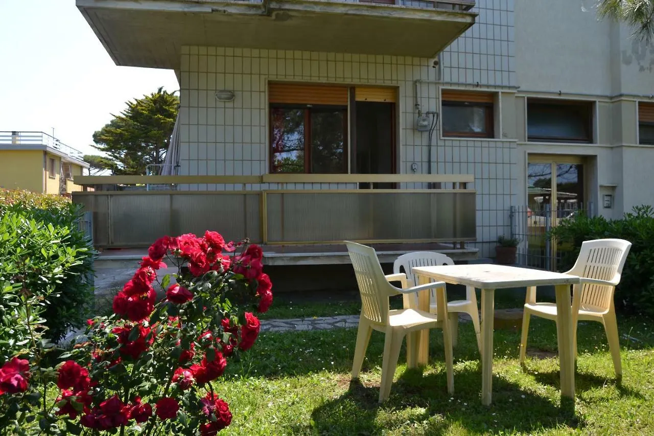 Stella Marina Apartament Villa Tirrenia 0*,  Italy